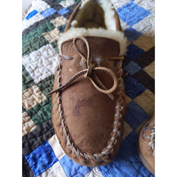 L.L.Bean Wicked Good Moccasin Slippers Men's Sz 8 Genuine Shearling Fur Suede - Picture 2 of 13